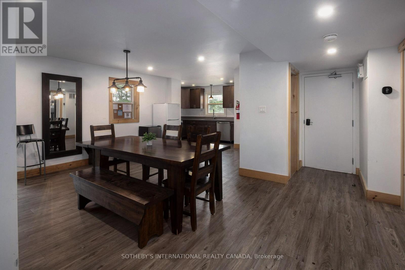 210 Arlberg Crescent, Blue Mountains, Ontario  L9Y 0M1 - Photo 4 - X13207268