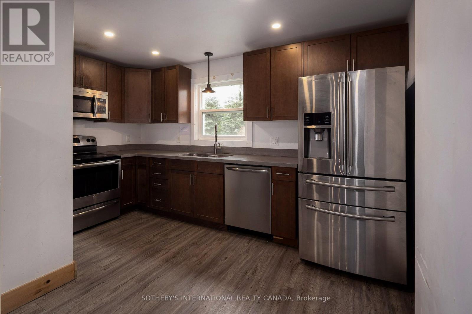 210 Arlberg Crescent, Blue Mountains, Ontario  L9Y 0M1 - Photo 5 - X13207268
