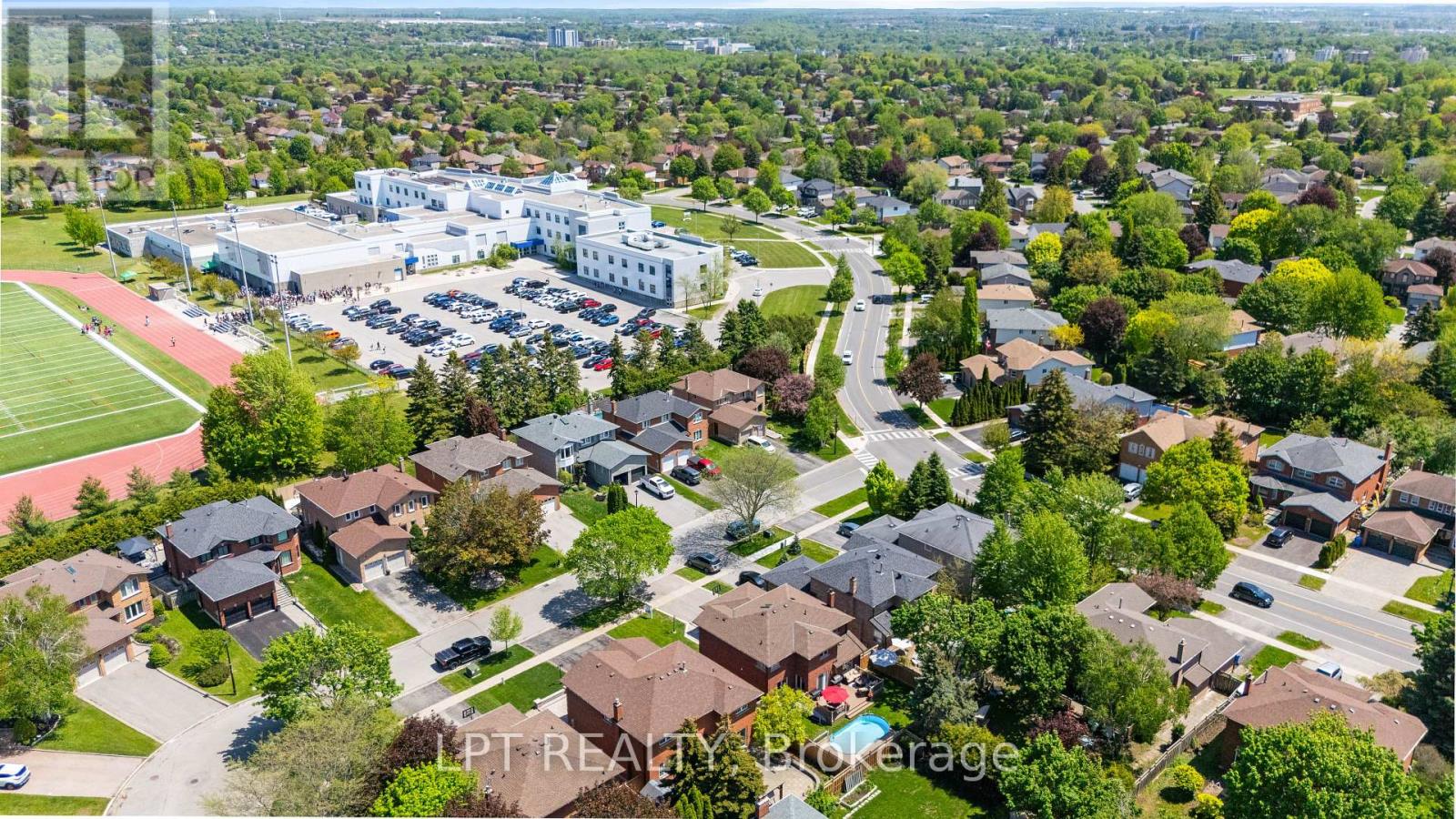112 Doris Crescent, Newmarket, Ontario  L3Y 7V5 - Photo 4 - N13207080