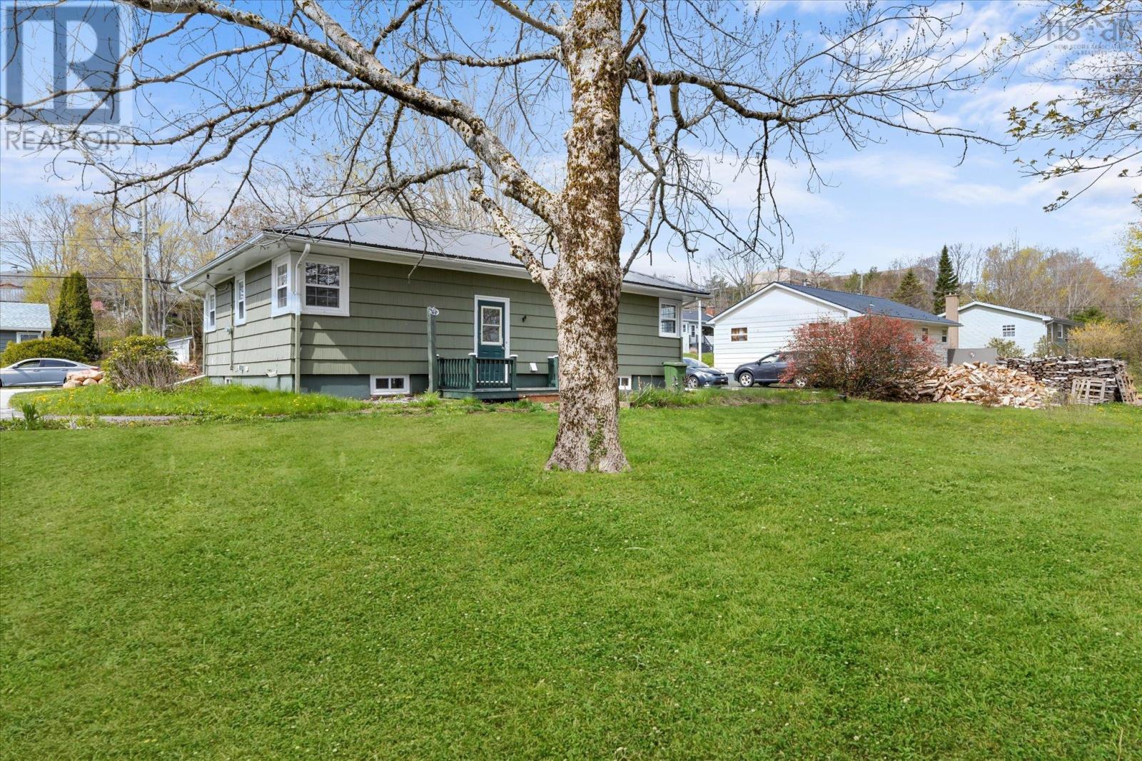 17 Parkdale Avenue, Bridgewater, Nova Scotia  B4V 1L8 - Photo 32 - 202611122
