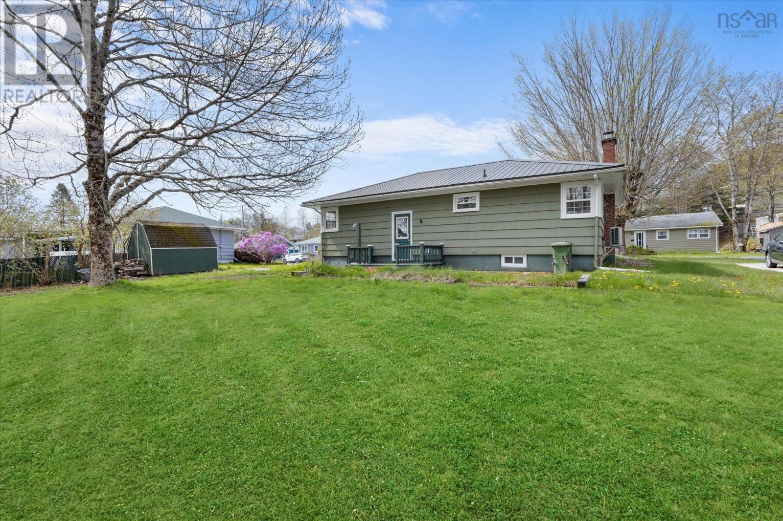 17 Parkdale Avenue, Bridgewater, Nova Scotia  B4V 1L8 - Photo 34 - 202611122