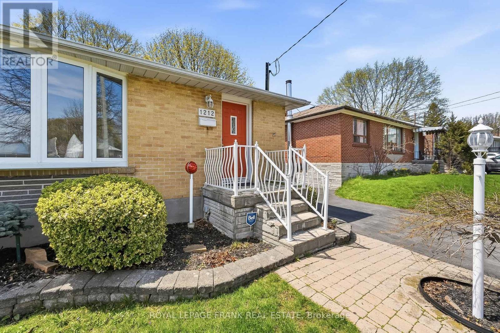 1212 Valley Drive, Oshawa, Ontario  L1J 3M7 - Photo 3 - E13207356