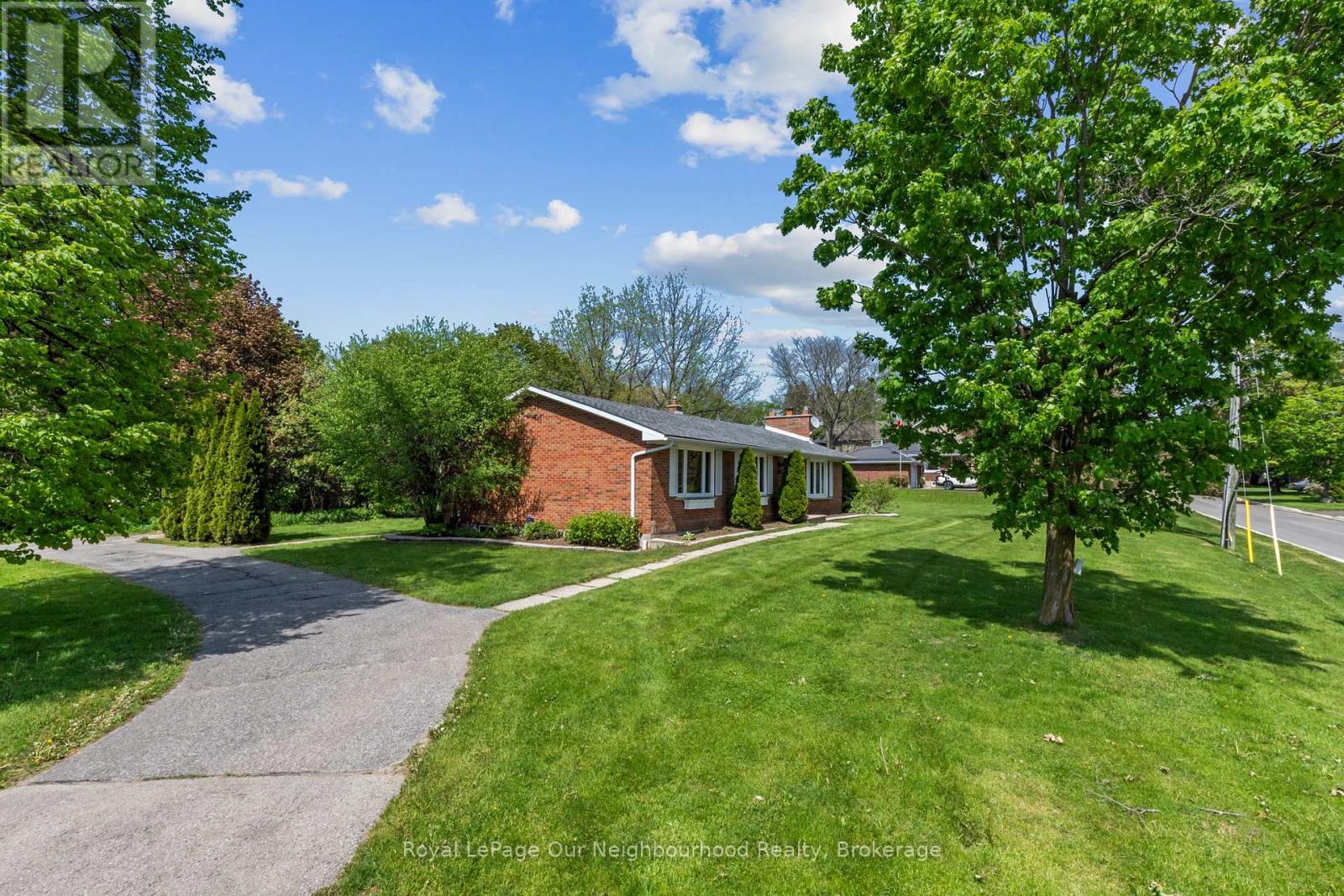 1722 Joseph Street, Pickering, Ontario  L1Y 1B5 - Photo 2 - E13207410