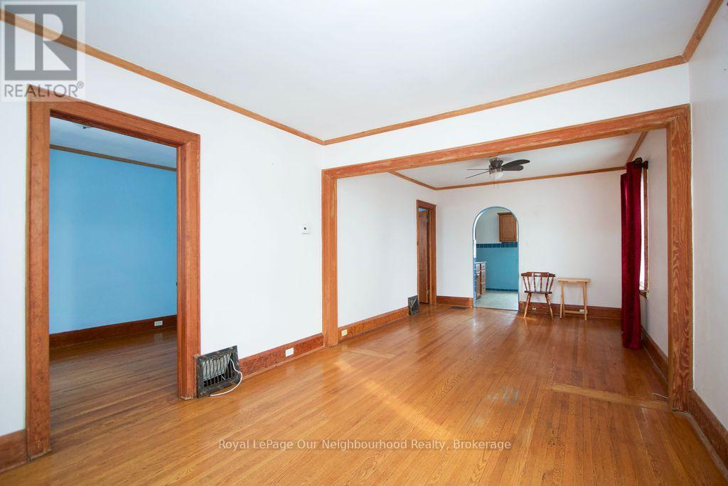 65 Gladstone Avenue, Oshawa, Ontario L1J 4E4 - Photo 4 - E13207464