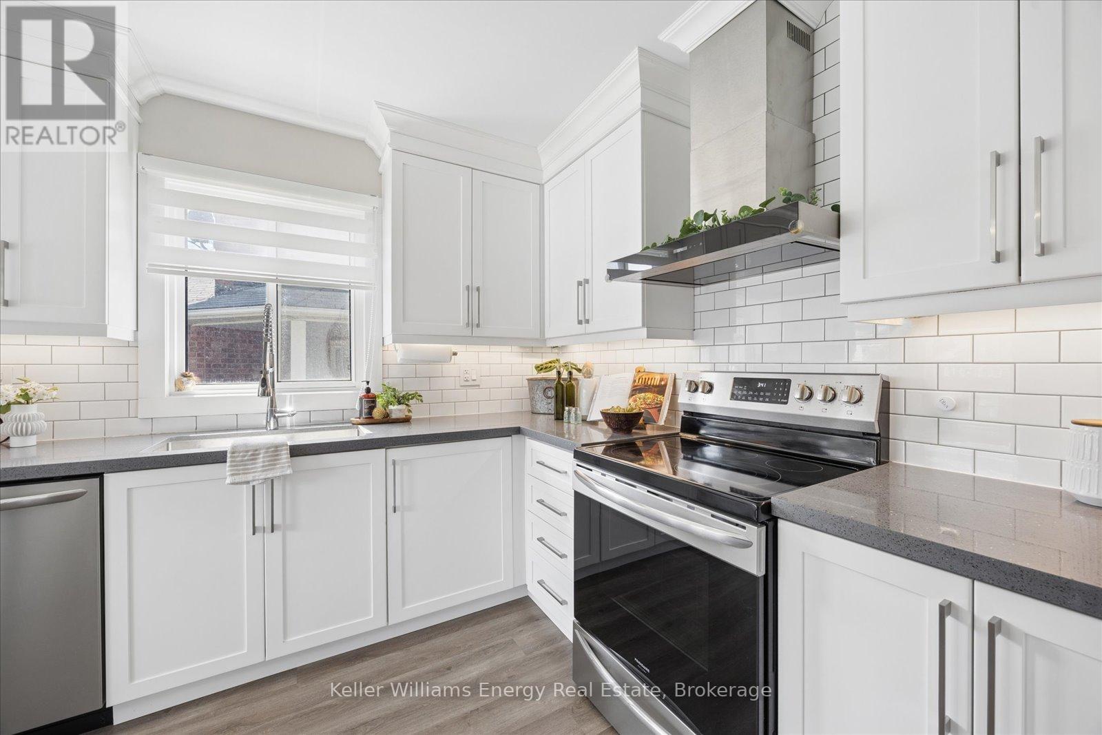 6 Herriman Street, Clarington, Ontario  L1C 4L6 - Photo 3 - E13207714