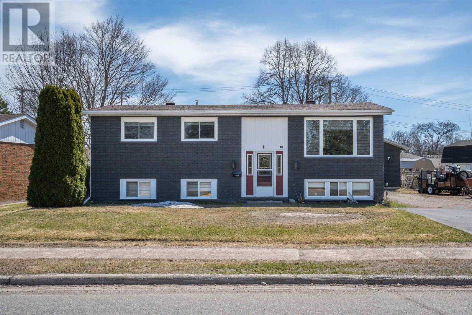 1 Chambers Ave, Sault Ste. Marie, Ontario  P6A 4T9 - Photo 4 - SM260814