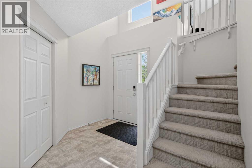98 Cougarstone Close SW, Calgary, Alberta  T3H 5W3 - Photo 8 - A2314315