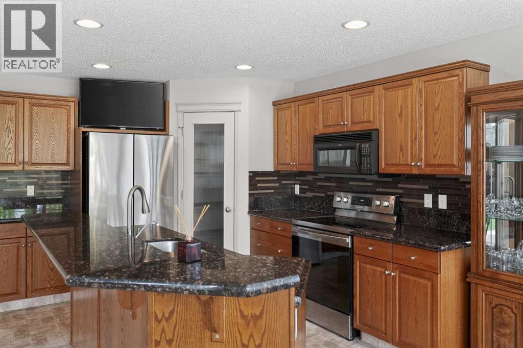 98 Cougarstone Close SW, Calgary, Alberta  T3H 5W3 - Photo 15 - A2314315