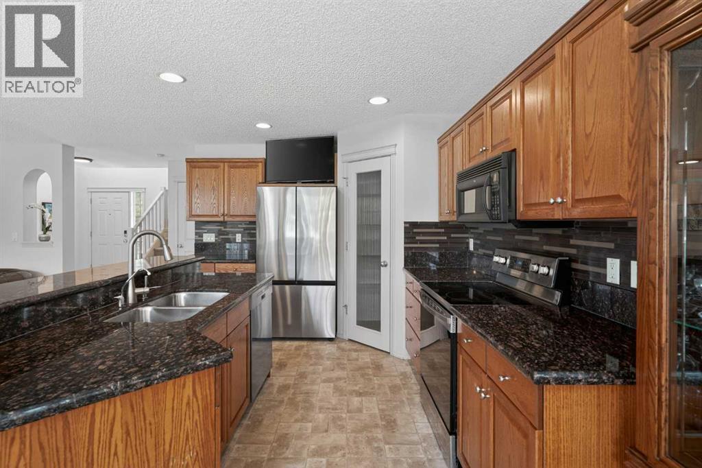 98 Cougarstone Close SW, Calgary, Alberta  T3H 5W3 - Photo 16 - A2314315
