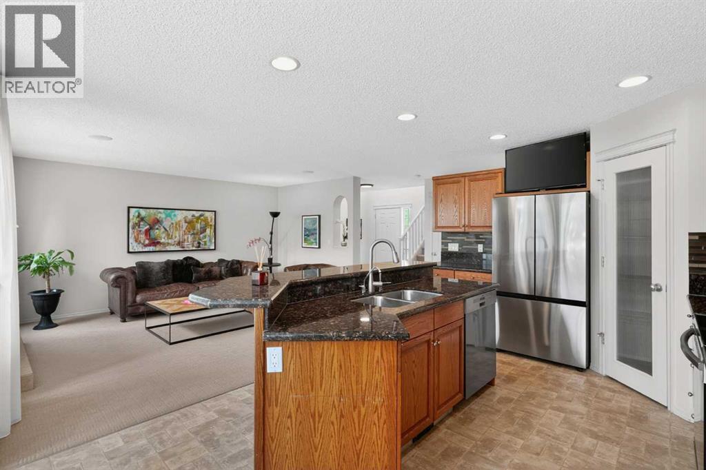 98 Cougarstone Close SW, Calgary, Alberta  T3H 5W3 - Photo 18 - A2314315