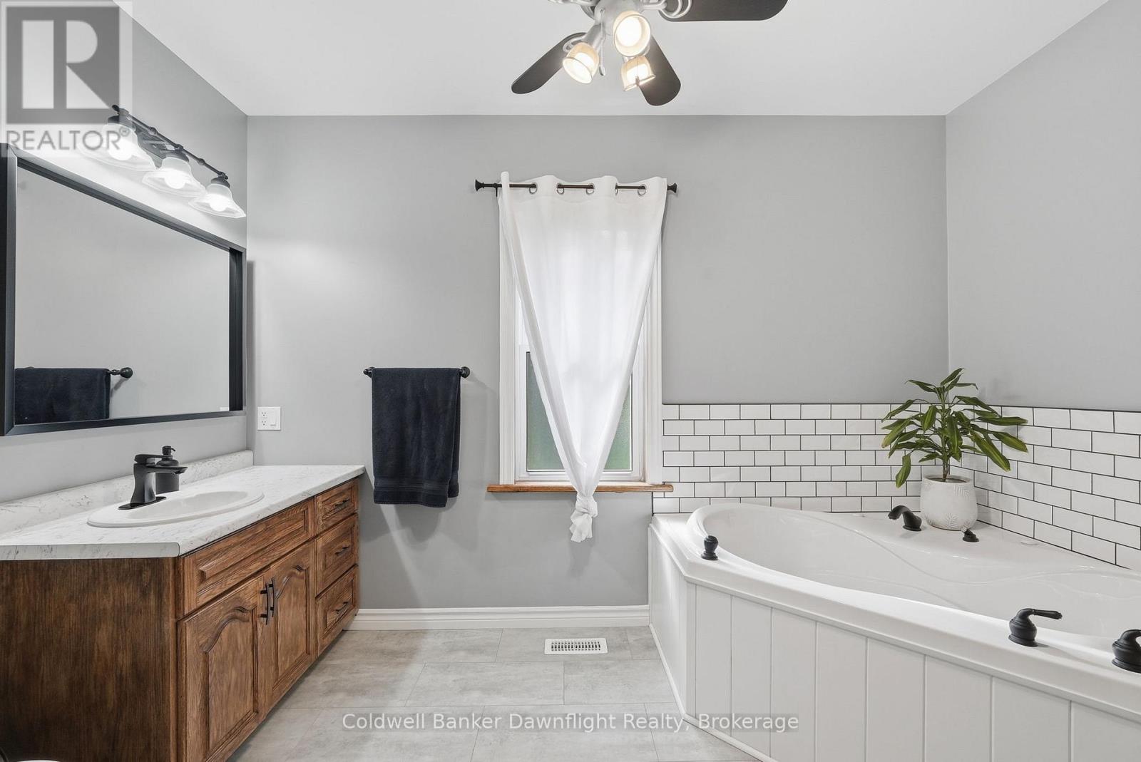 27 King Street, Huron East, Ontario N0G 1H0 - Photo 16 - X13207514