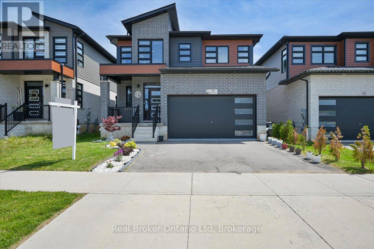 92 MOON CRESCENT, Cambridge, Ontario