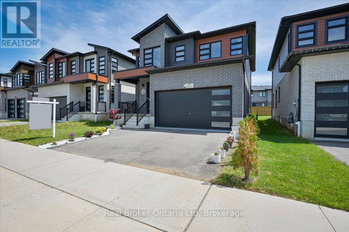 92 Moon Crescent, Cambridge, Ontario  N1S 0C4 - Photo 2 - X13207622