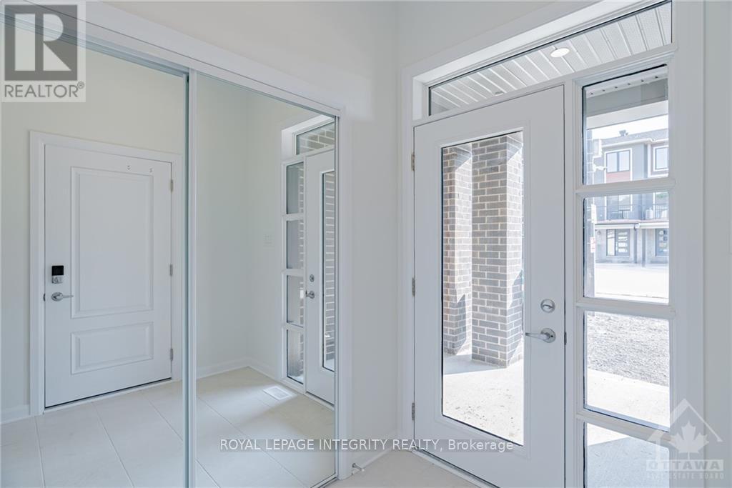 261 Elsie Macgill Walk, Ottawa, Ontario  K2W 0L4 - Photo 3 - X13207388