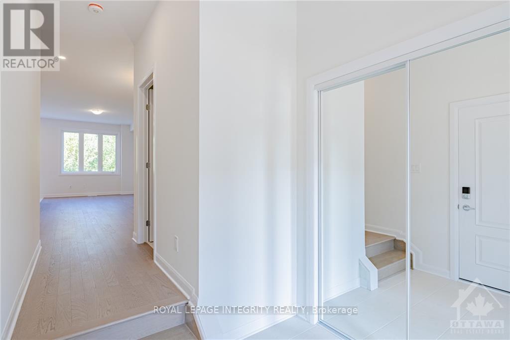 261 Elsie Macgill Walk, Ottawa, Ontario  K2W 0L4 - Photo 4 - X13207388