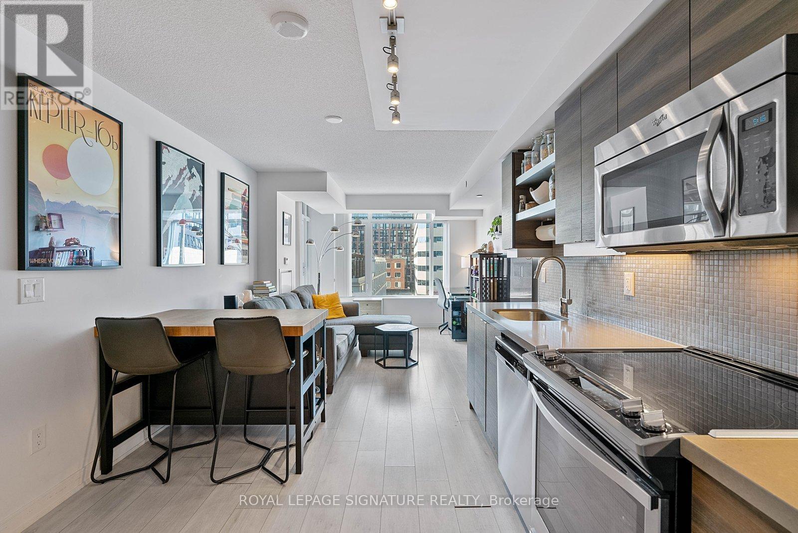 710 - 525 Adelaide Street W, Toronto, Ontario  M5V 1T6 - Photo 1 - C13207326