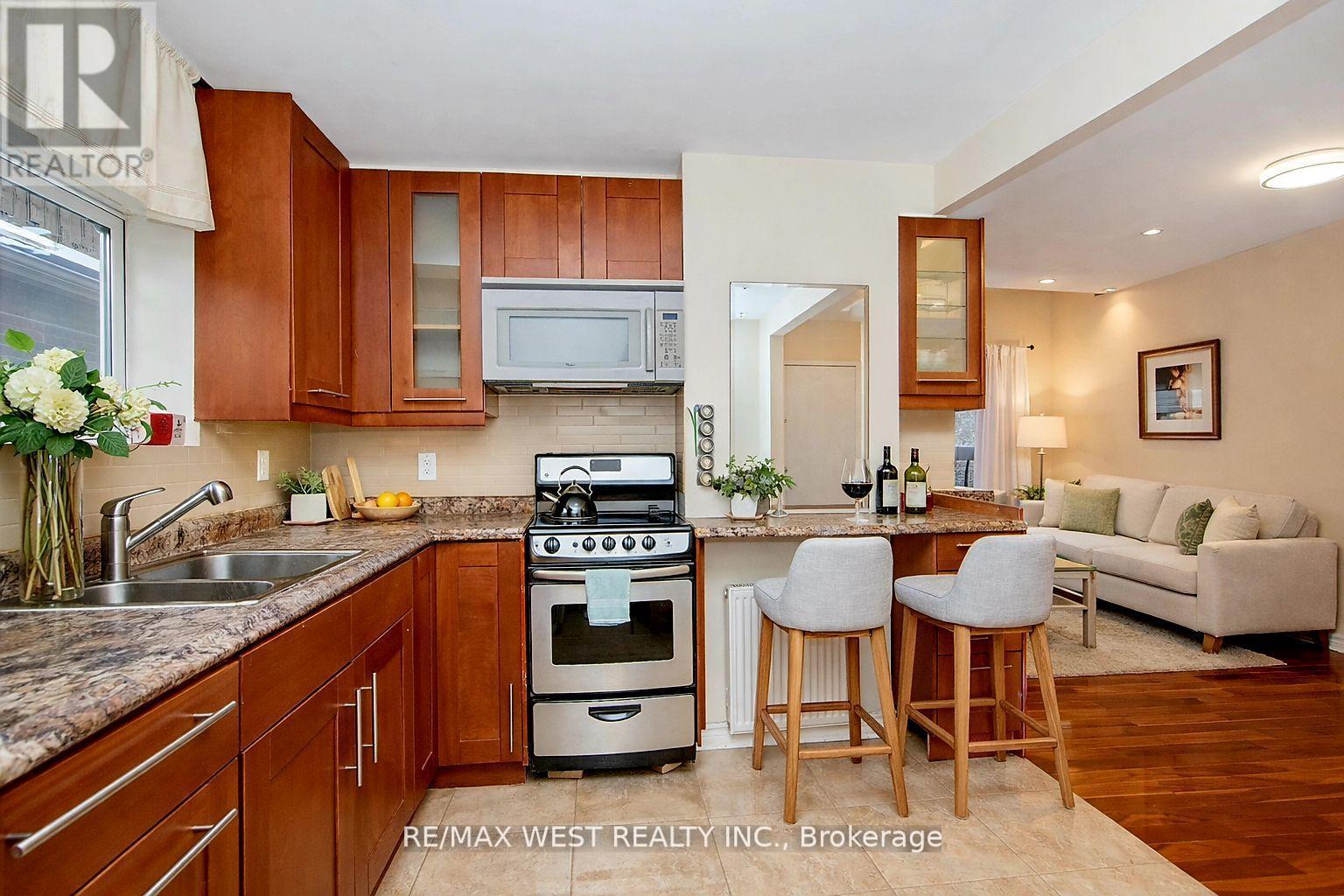 2nd - 237 Vaughan Road, Toronto, Ontario  M6C 2M8 - Photo 3 - C13207654