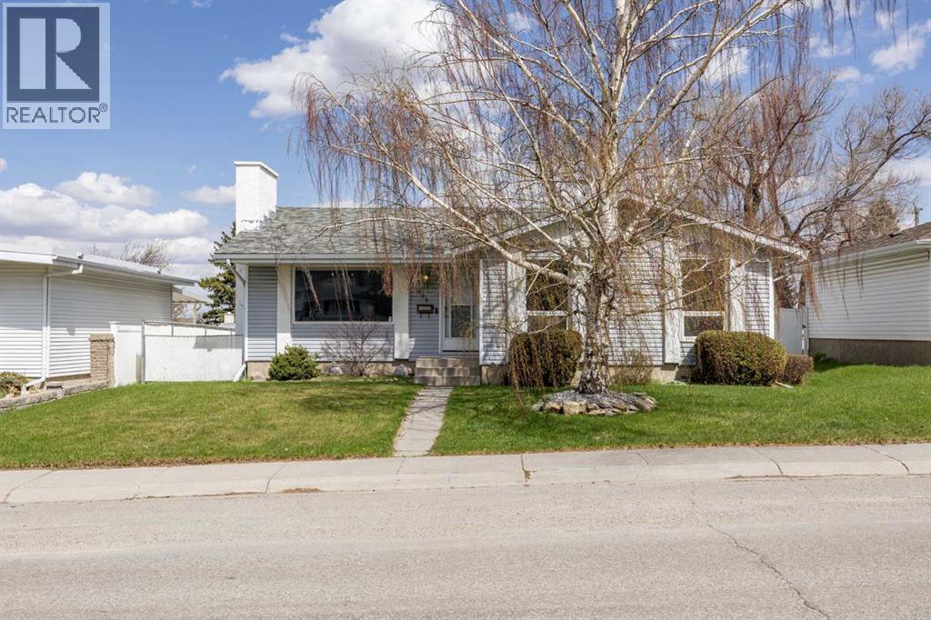 7720 Hunterquay Road NW, Calgary, Alberta  T2K 4T8 - Photo 2 - A2308100