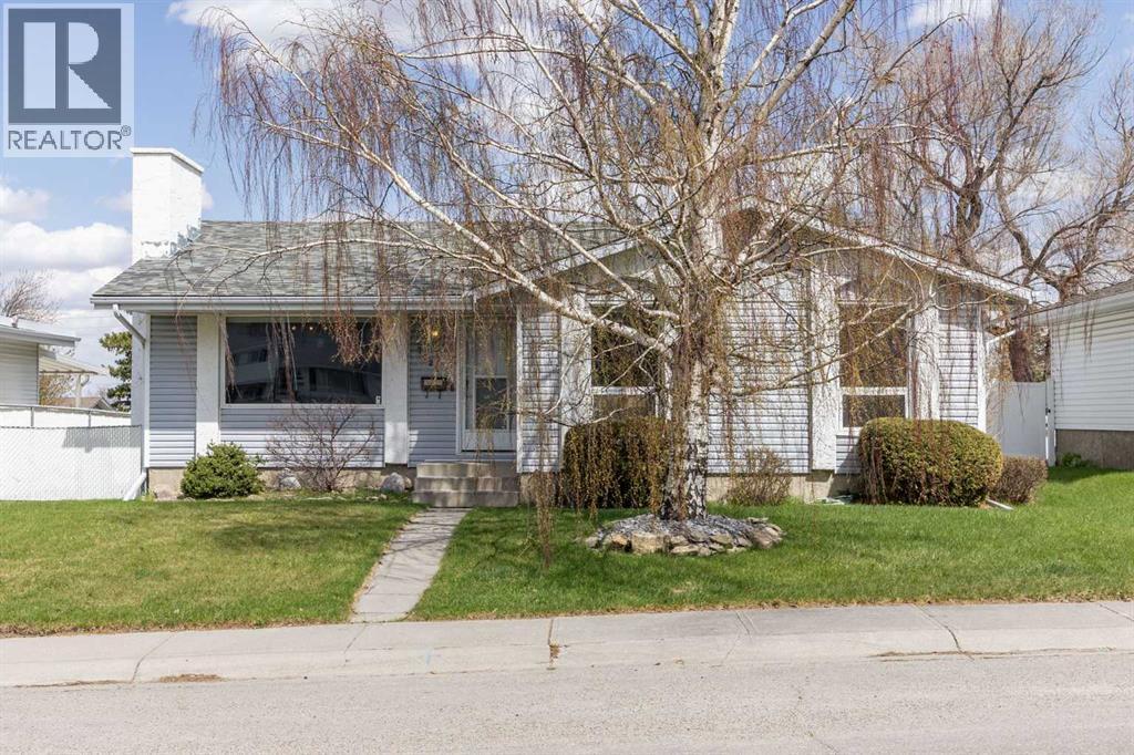 7720 Hunterquay Road NW, Calgary, Alberta  T2K 4T8 - Photo 1 - A2308100