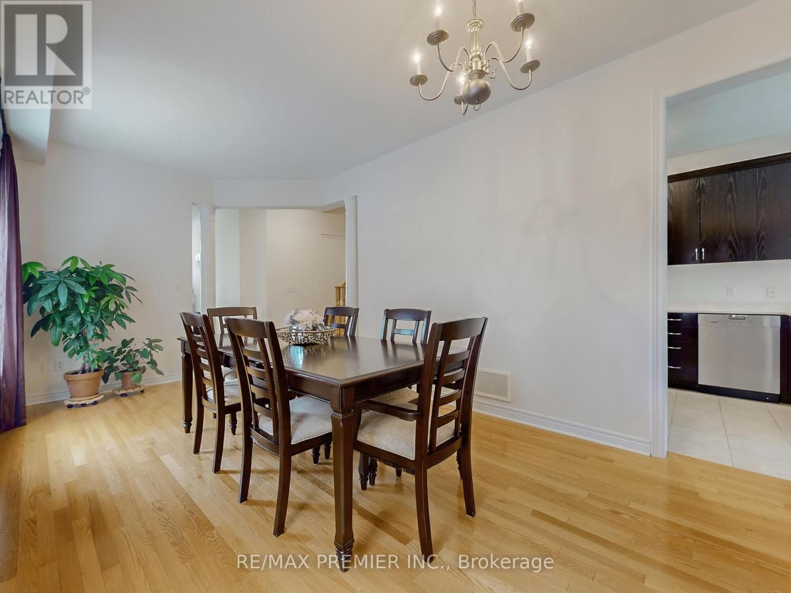 32 Blue Grouse Road, Vaughan, Ontario  L6A 4B9 - Photo 7 - N13207398