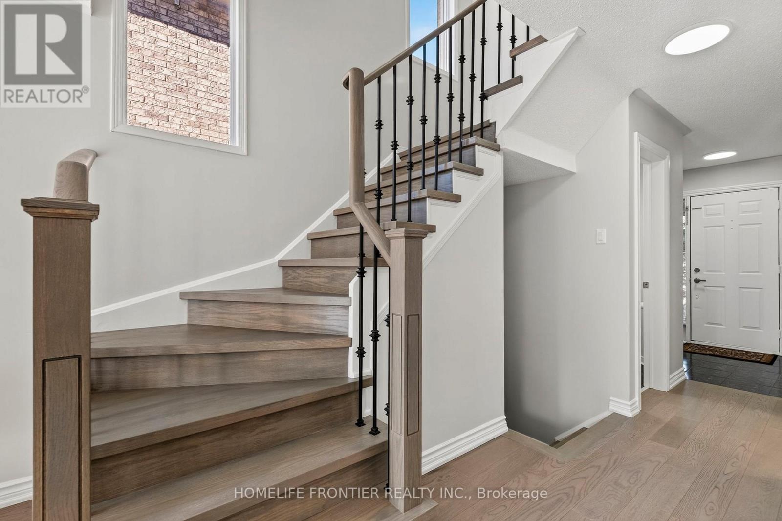 19 Bowler Street, Aurora, Ontario  L4G 7J2 - Photo 5 - N13207428