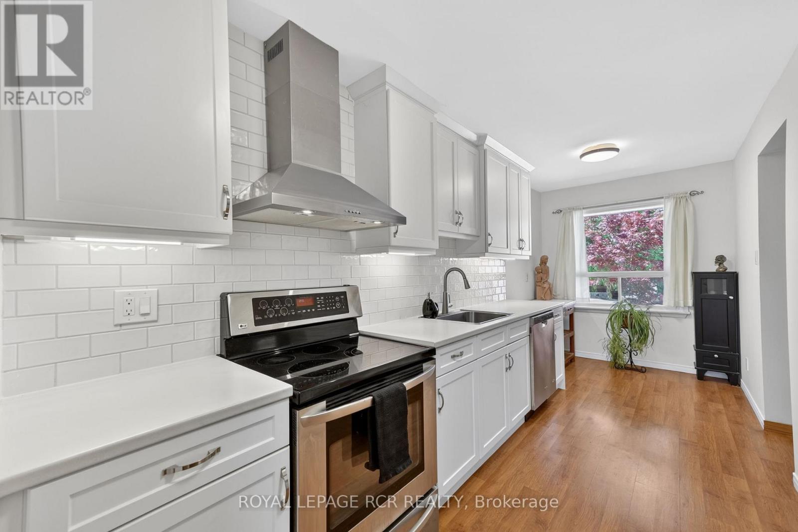758 Beman Drive, Newmarket, Ontario  L3Y 4Z2 - Photo 4 - N13207616