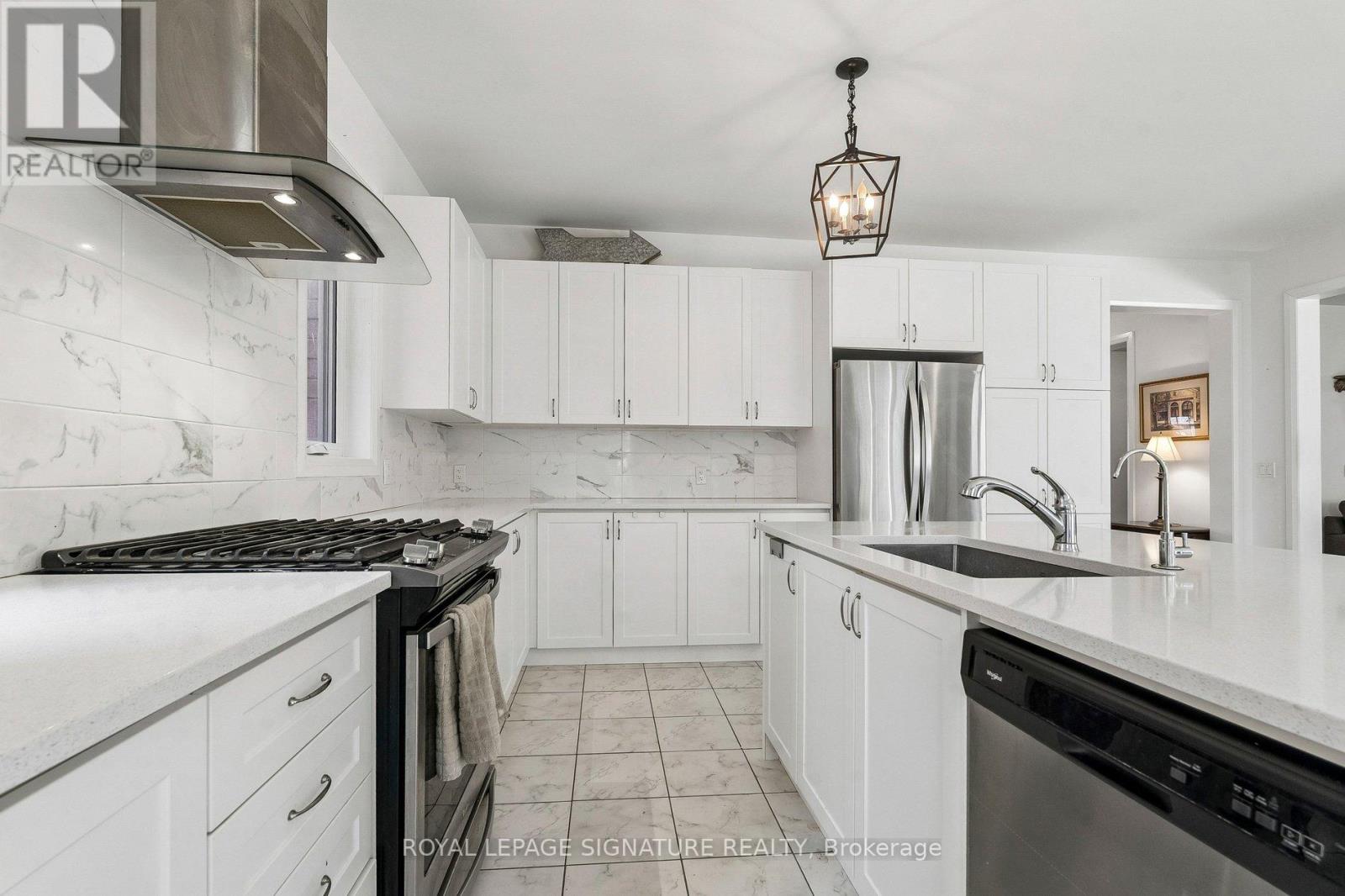 23 Cyprus Glen, East Gwillimbury, Ontario  L9N 0S9 - Photo 16 - N13207670