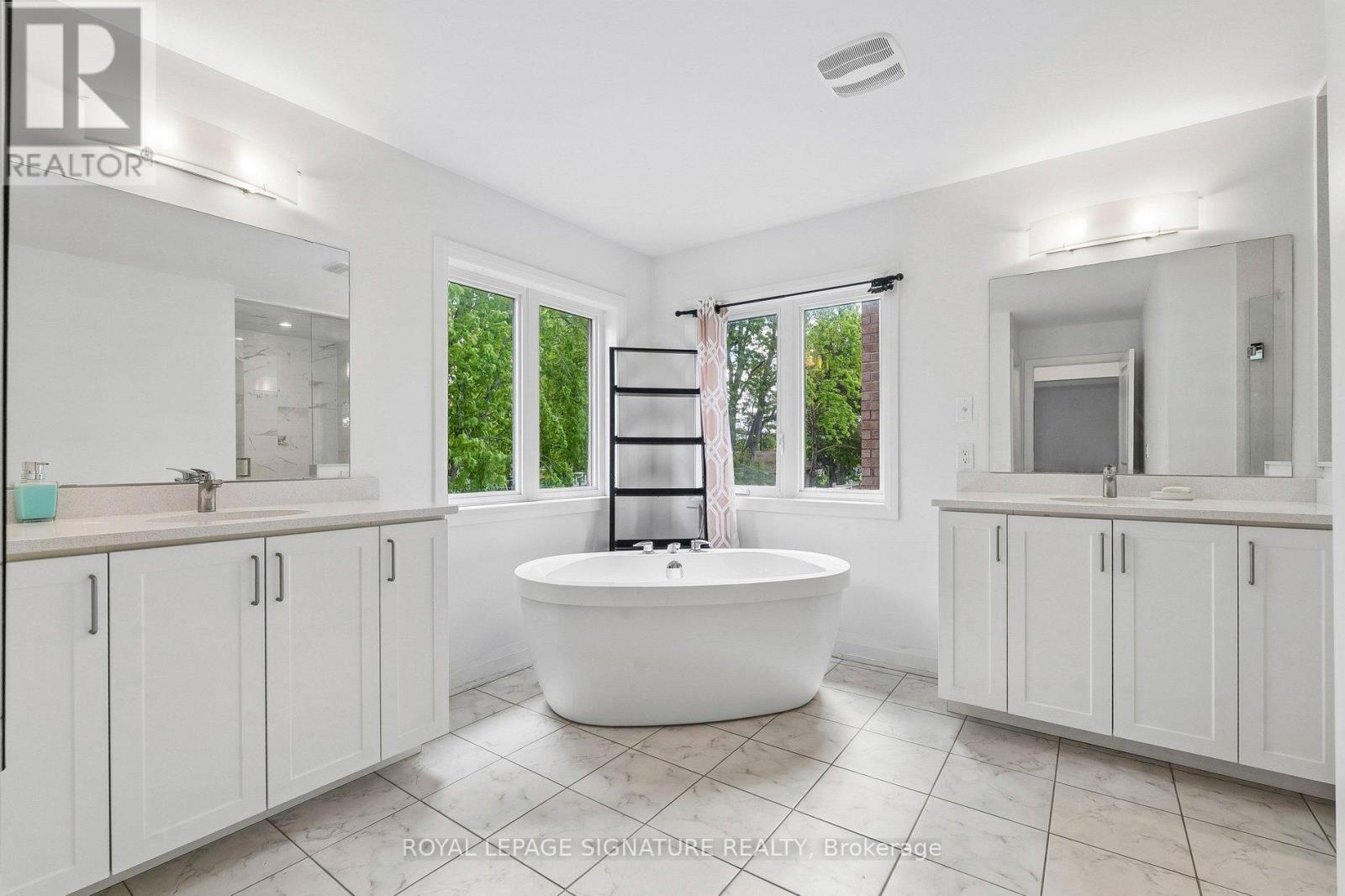 23 Cyprus Glen, East Gwillimbury, Ontario  L9N 0S9 - Photo 32 - N13207670