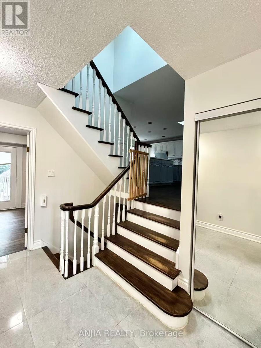 6 Summerfeldt Crescent W, Markham, Ontario  L3R 2B2 - Photo 10 - N13207688