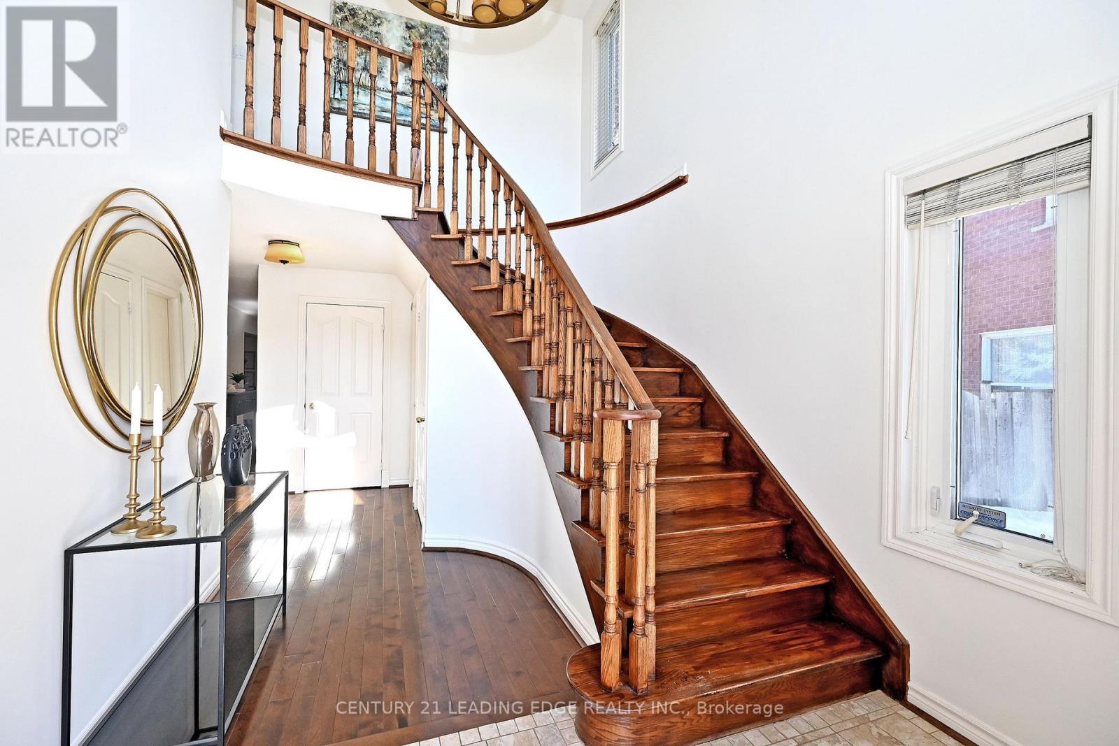 34 Pandora Court, Richmond Hill, Ontario  L4S 1J4 - Photo 8 - N13207732