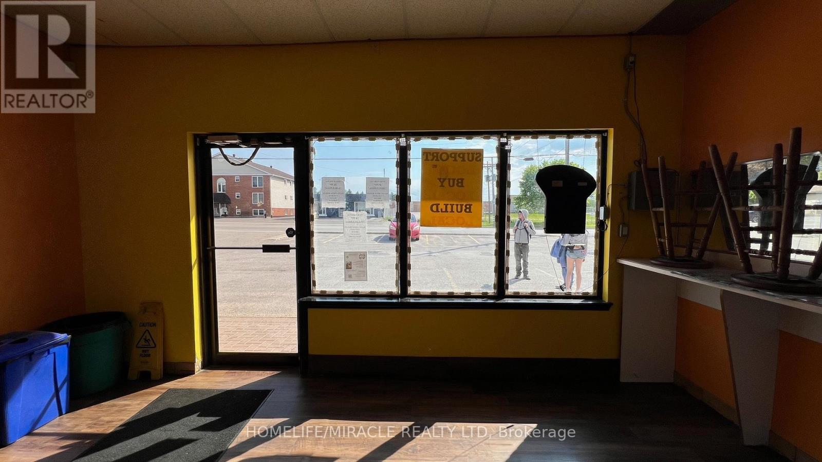 34 Yonge Street S, Barrie, Ontario  L0L 1P0 - Photo 2 - S13207462