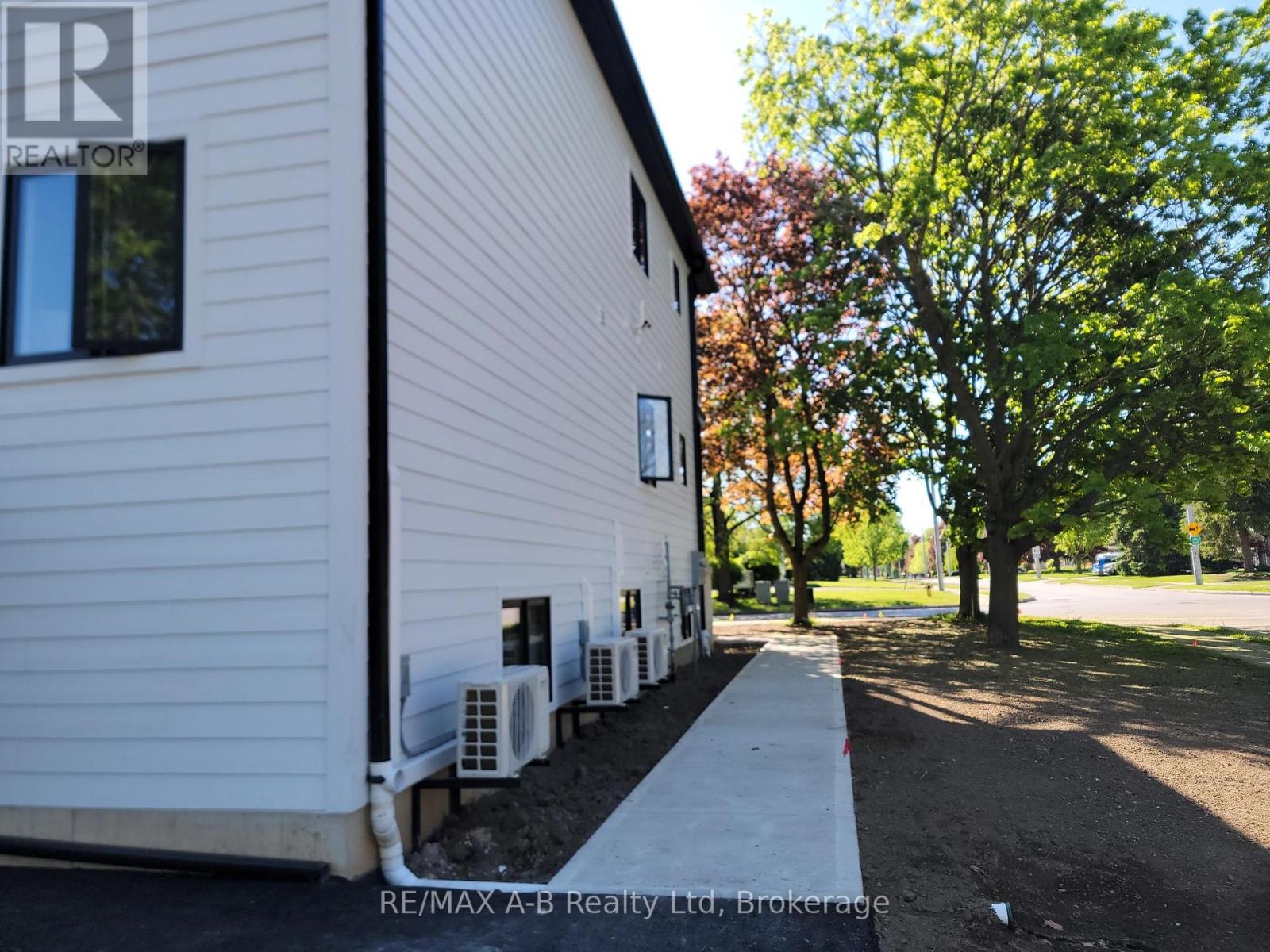 312 Forman Avenue, Stratford, Ontario  N5A 6R7 - Photo 3 - X12994890
