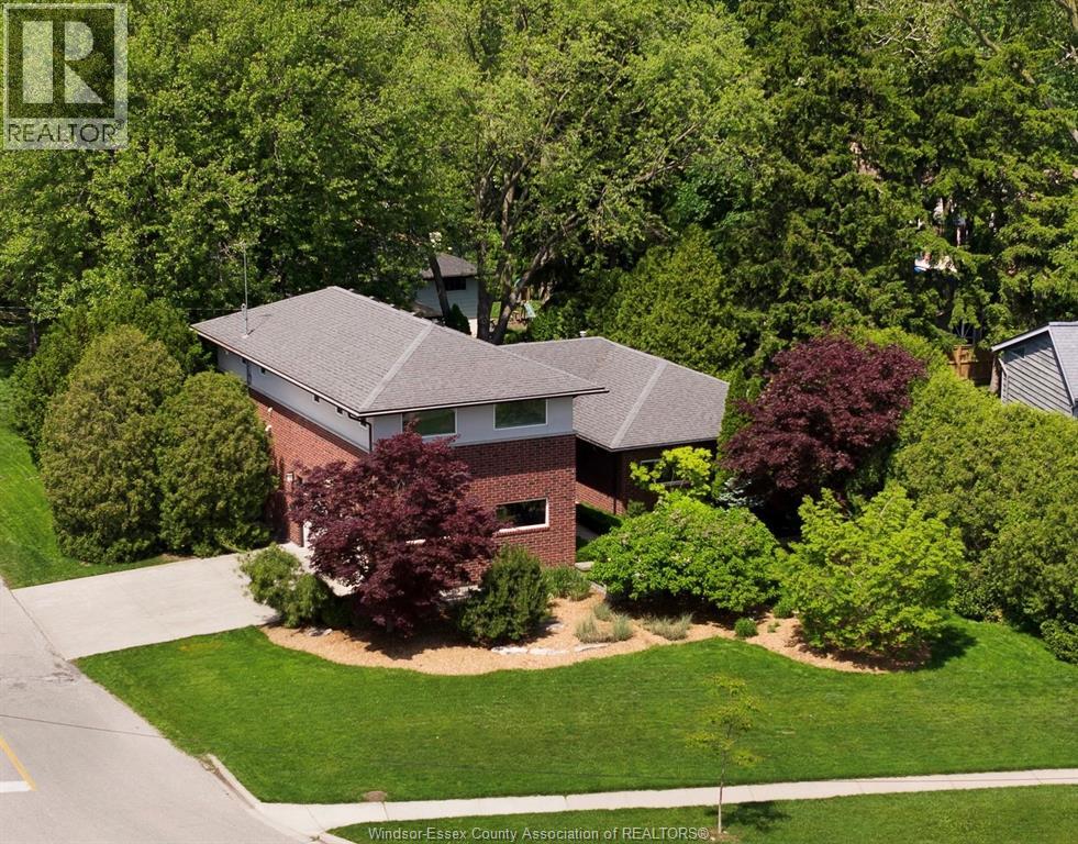 382 BARRY, Tecumseh, Ontario