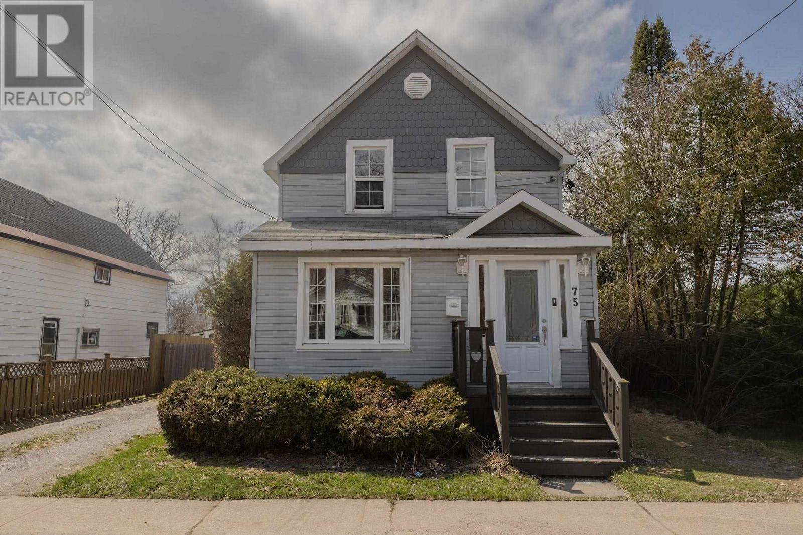 75 Walnut St, Sault Ste. Marie, Ontario P6B 2E4 - Photo 1 - SM260923