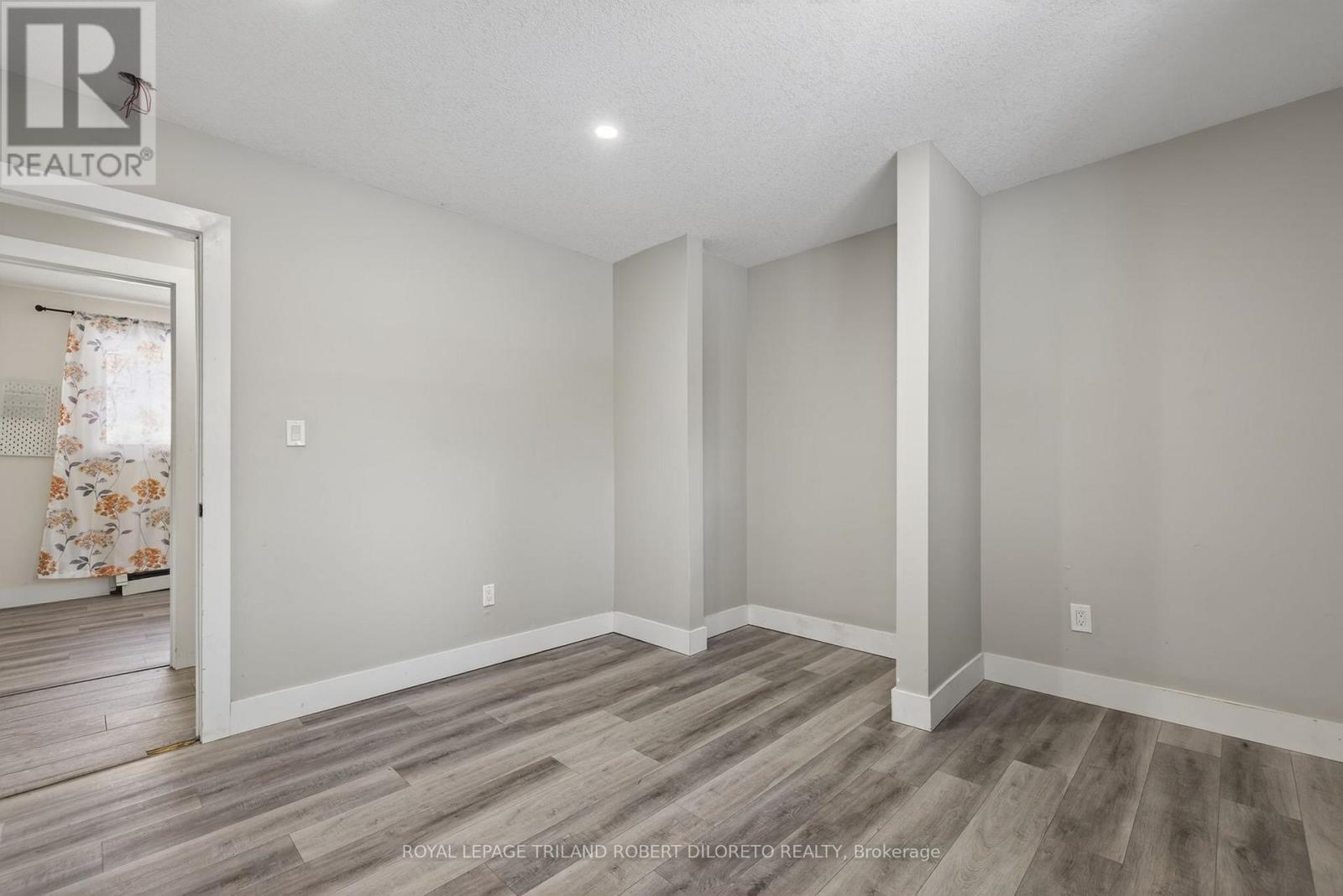 9755 Longwoods Road, Middlesex Centre, Ontario  N6P 1P2 - Photo 10 - X12906452