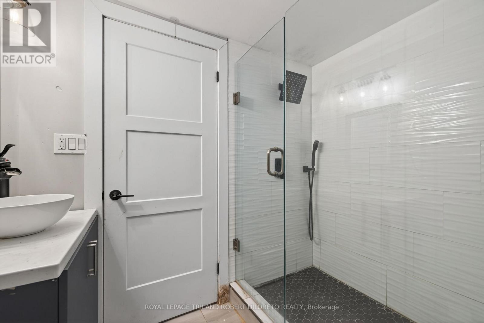 9755 Longwoods Road, Middlesex Centre, Ontario  N6P 1P2 - Photo 21 - X12906452