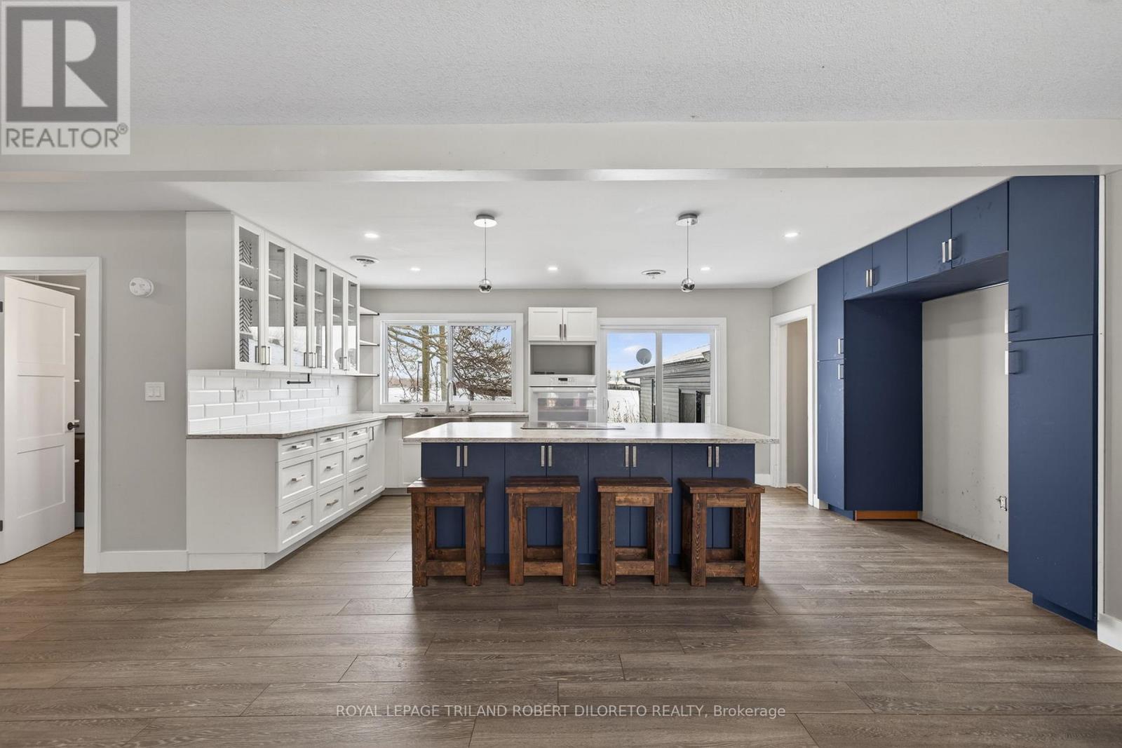 9755 Longwoods Road, Middlesex Centre, Ontario  N6P 1P2 - Photo 6 - X12906452