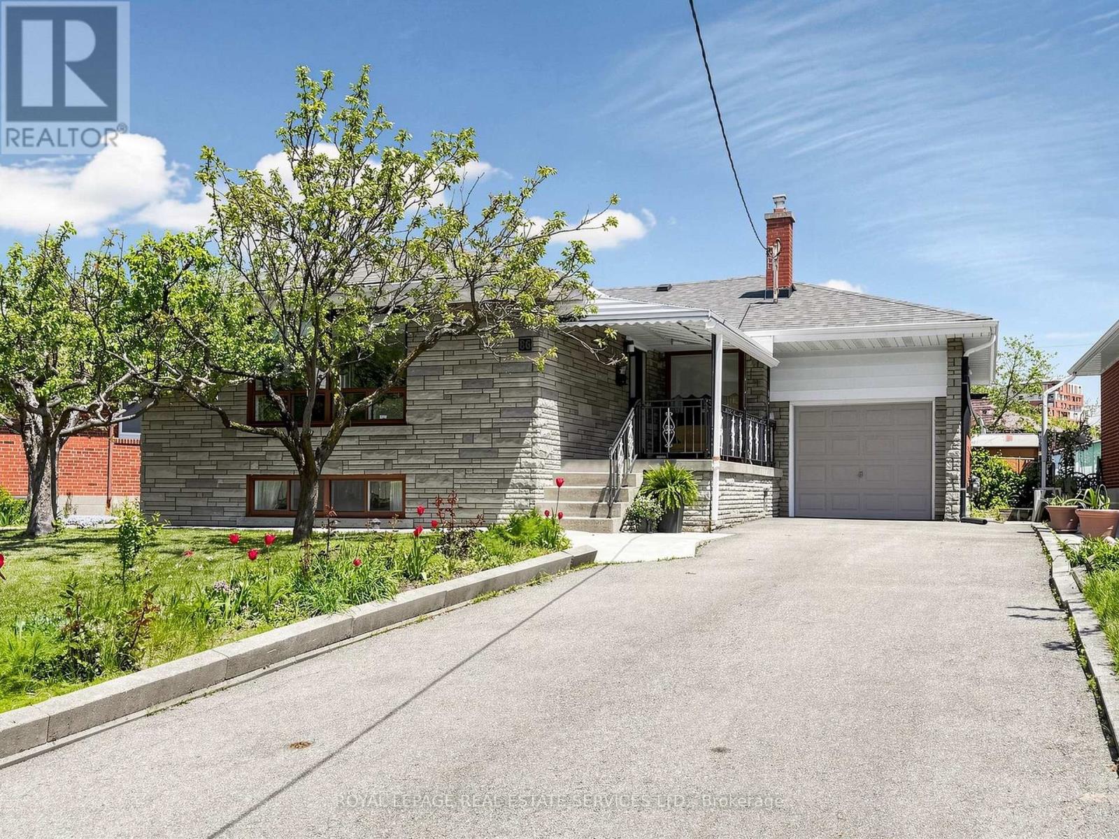 86 WHITBURN CRESCENT, Toronto, Ontario