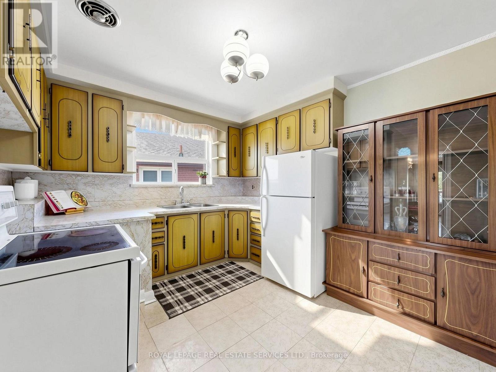 86 Whitburn Crescent, Toronto, Ontario  M3M 2S4 - Photo 11 - W13207336
