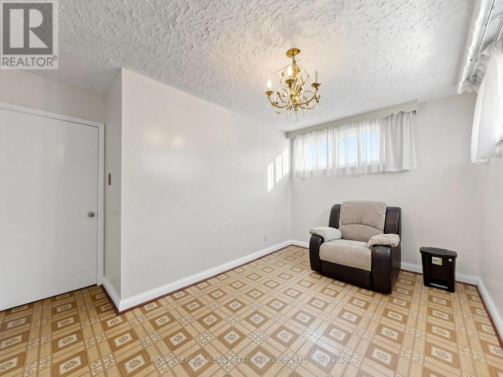 86 Whitburn Crescent, Toronto, Ontario  M3M 2S4 - Photo 34 - W13207336