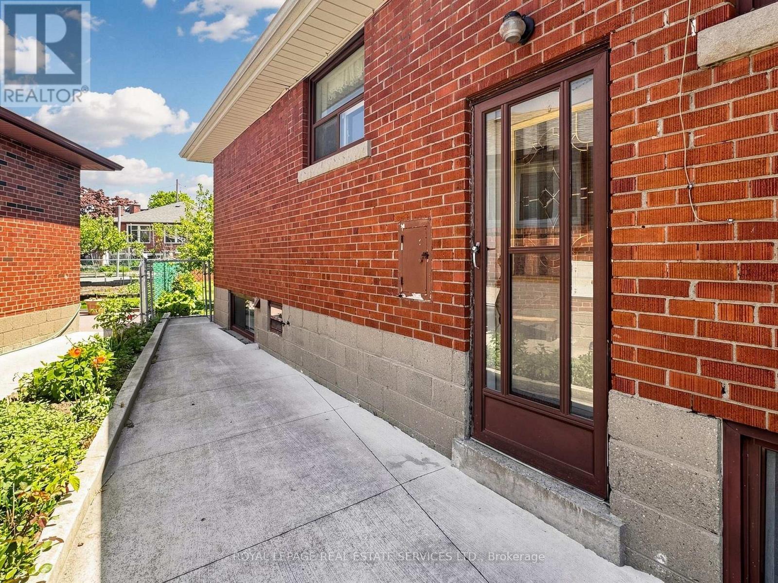 86 Whitburn Crescent, Toronto, Ontario  M3M 2S4 - Photo 45 - W13207336