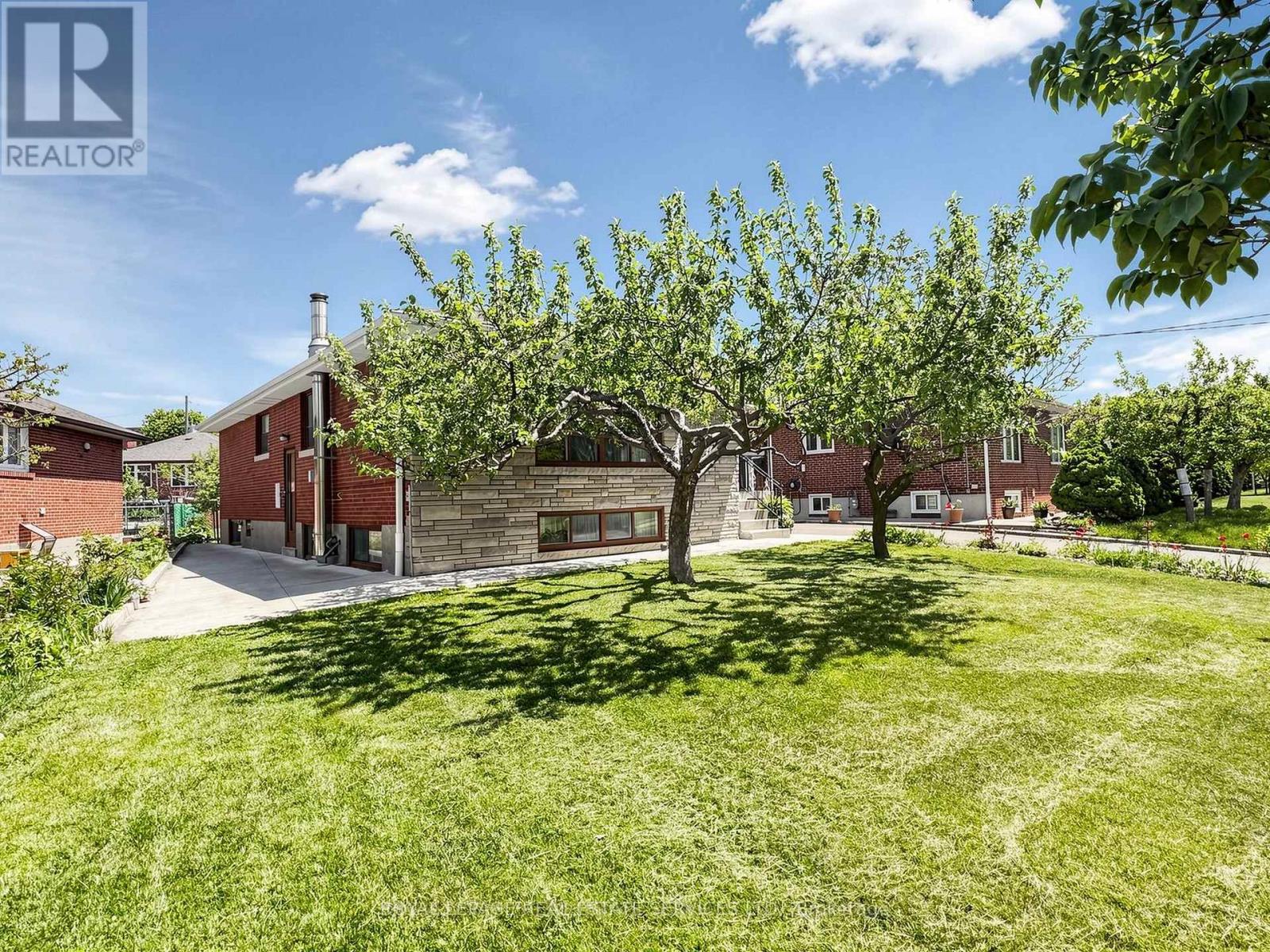 86 Whitburn Crescent, Toronto, Ontario  M3M 2S4 - Photo 46 - W13207336