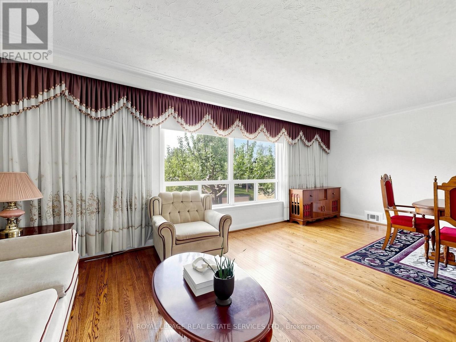86 Whitburn Crescent, Toronto, Ontario  M3M 2S4 - Photo 5 - W13207336