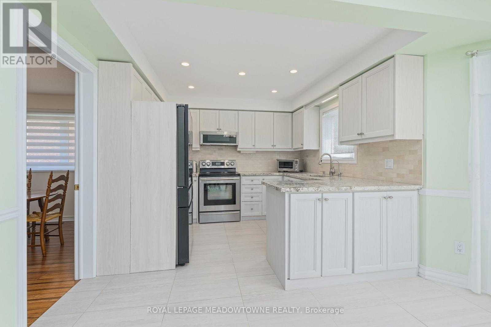 7 Eaton Street, Halton Hills, Ontario  L7G 5J9 - Photo 12 - W13207342