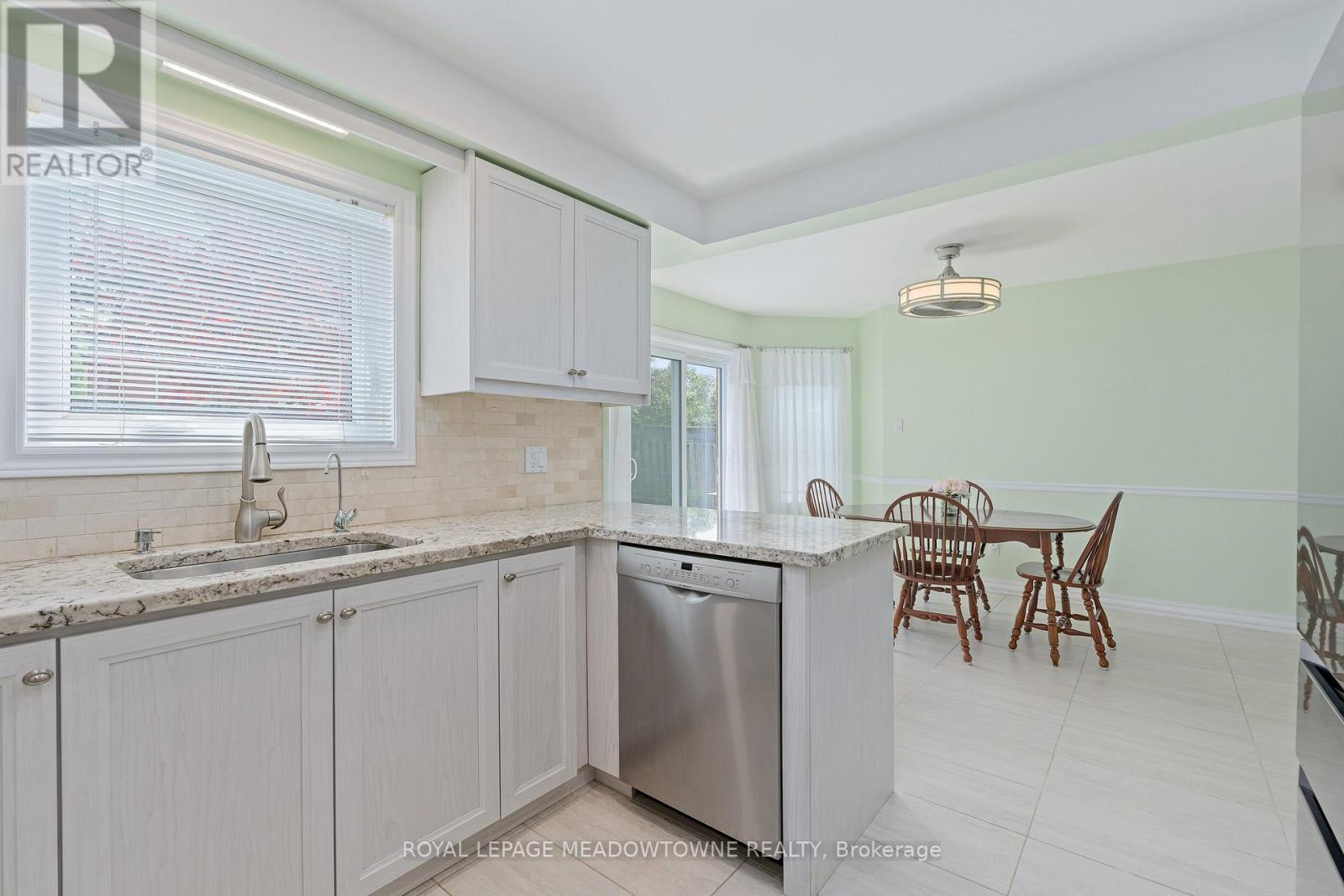 7 Eaton Street, Halton Hills, Ontario  L7G 5J9 - Photo 15 - W13207342