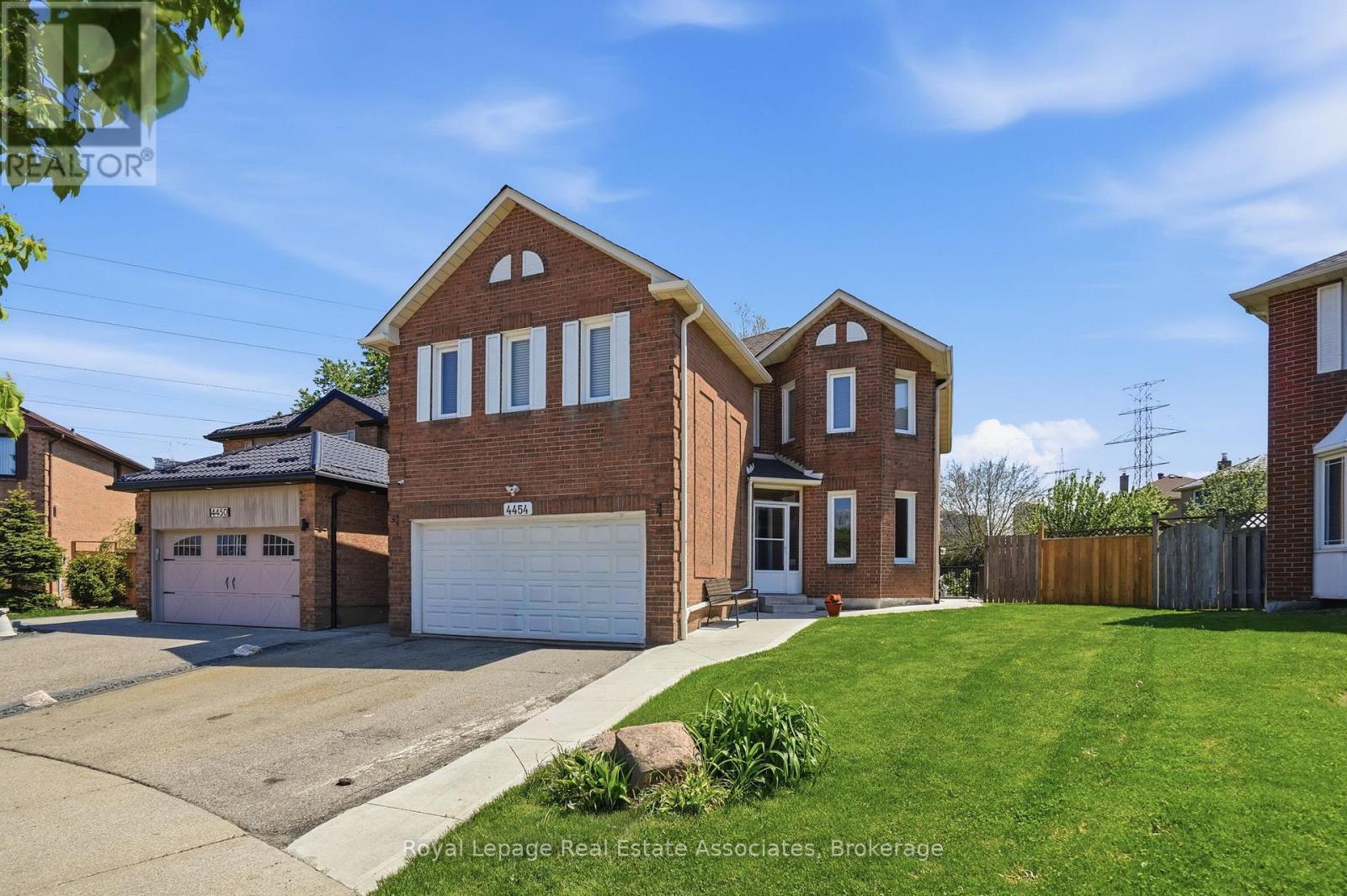 4454 Mayflower Drive, Mississauga, Ontario  L5R 1S6 - Photo 2 - W13207378
