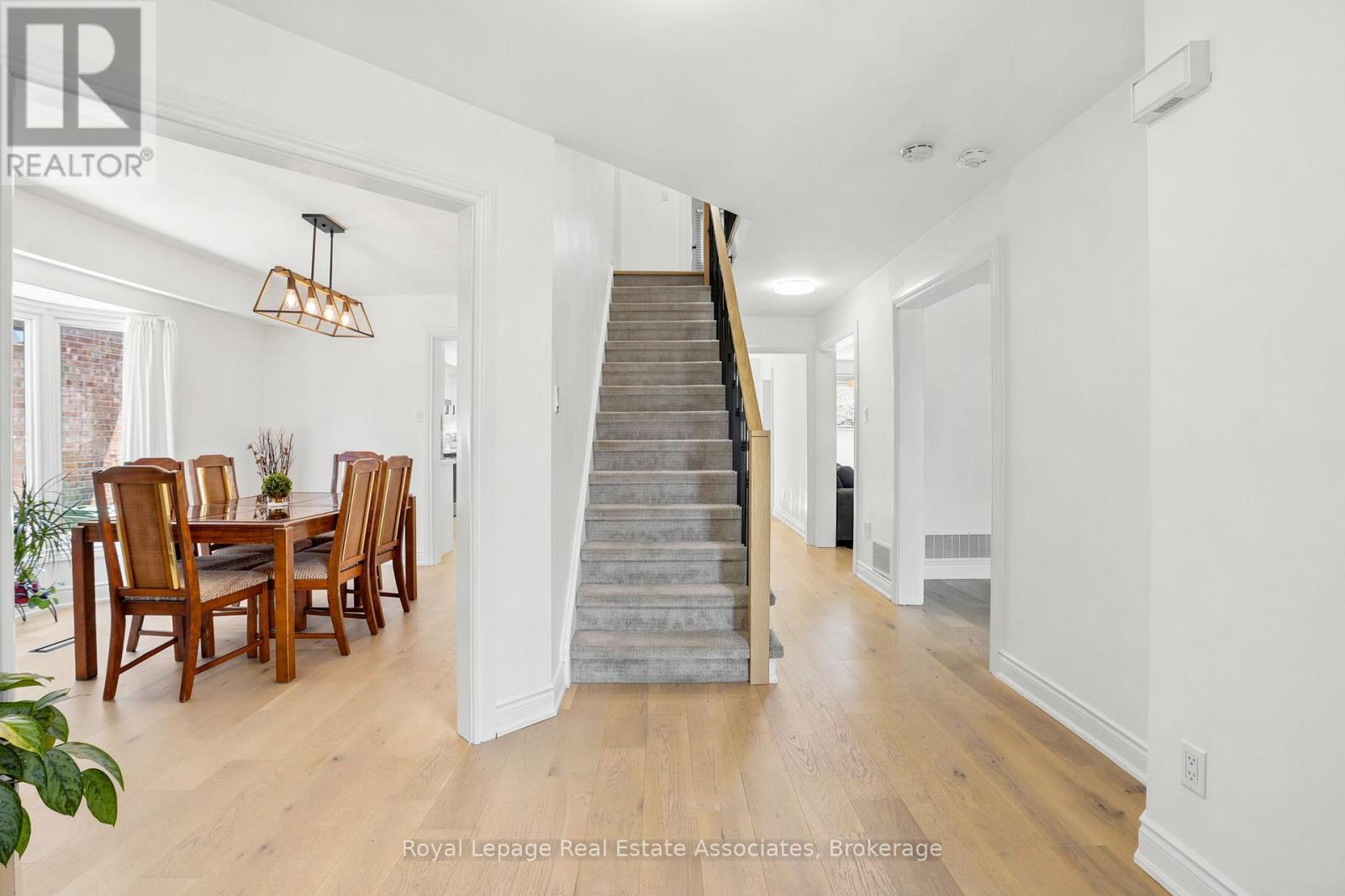 4454 Mayflower Drive, Mississauga, Ontario  L5R 1S6 - Photo 4 - W13207378