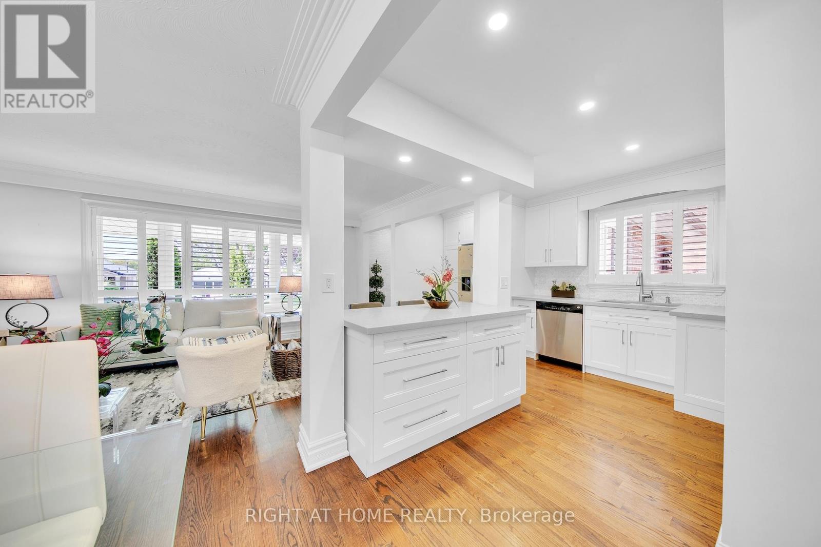 19 Wall Avenue, Toronto, Ontario  M9N 2N6 - Photo 11 - W13207492