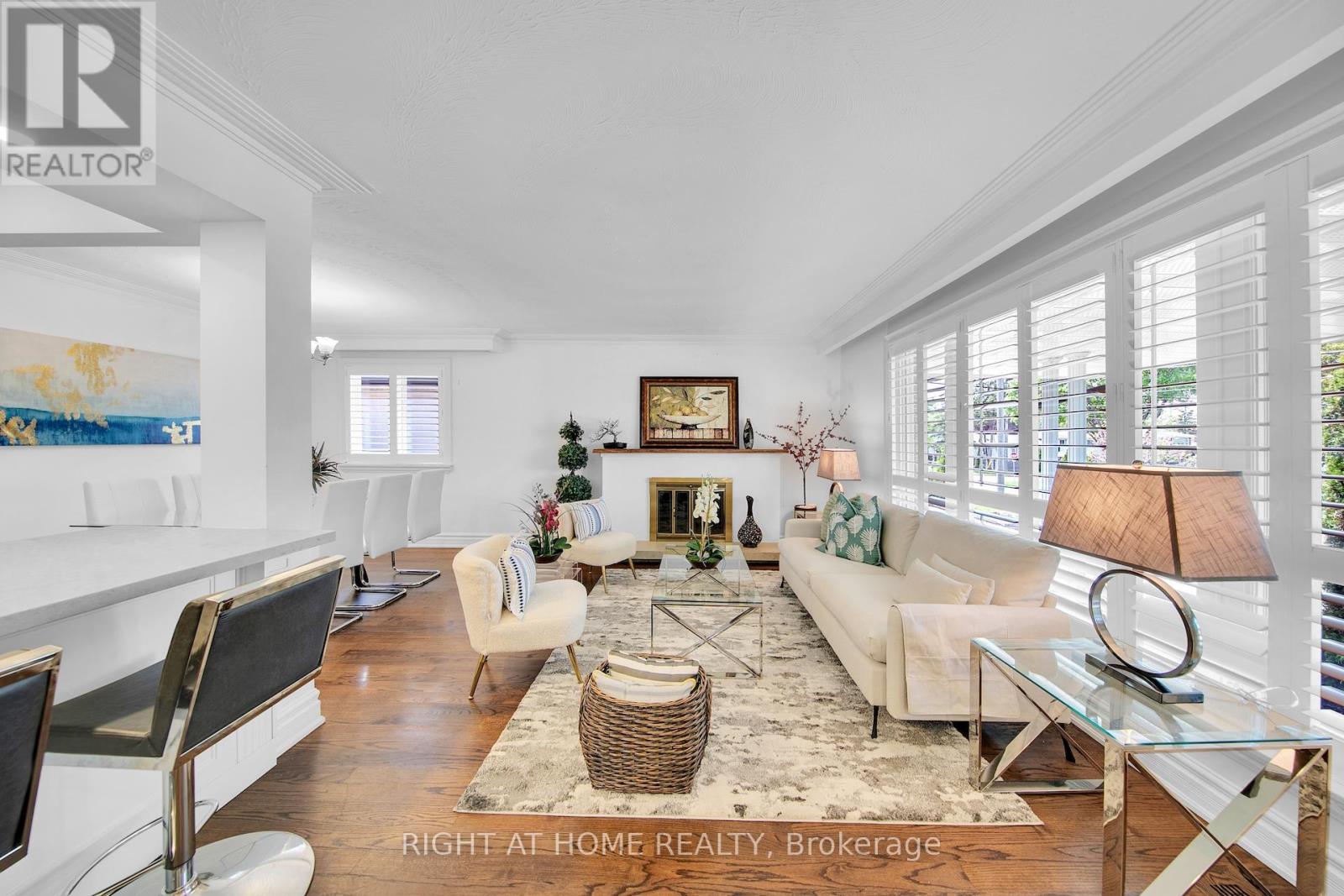 19 Wall Avenue, Toronto, Ontario  M9N 2N6 - Photo 2 - W13207492