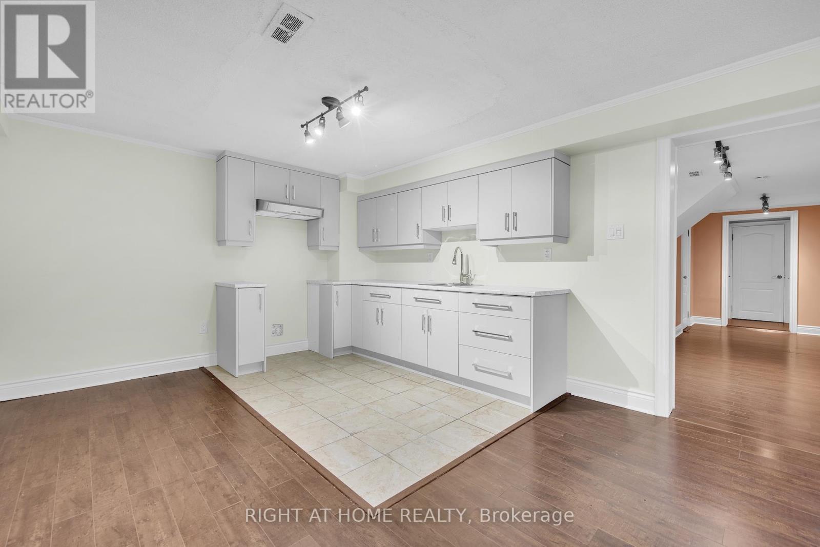 19 Wall Avenue, Toronto, Ontario  M9N 2N6 - Photo 26 - W13207492